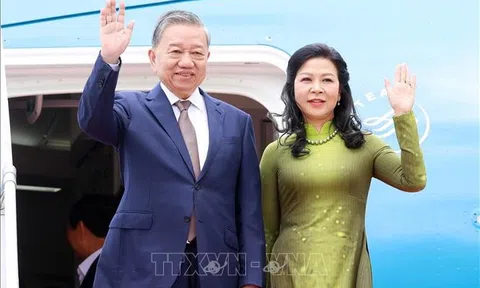 Bảy phát đại bác chào mừng Tổng Bí thư Tô Lâm và Phu nhân tới Jakarta, Indonesia