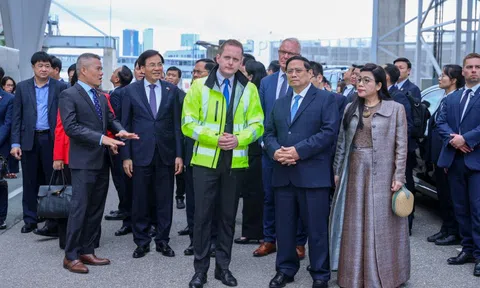 Thủ tướng thăm cảng biển hàng đầu vùng Baltic và tìm hiểu kinh nghiệm phát huy giá trị di sản ở Estonia