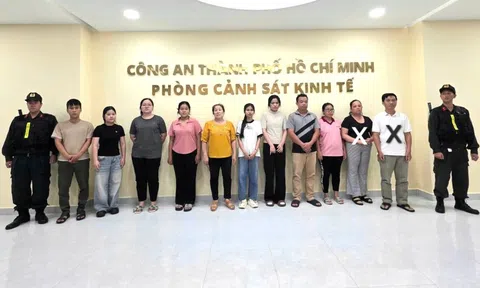 Khởi tố 11 đối tượng sản xuất, buôn bán nước hoa giả, thu lời bất chính trên 15 tỷ đồng