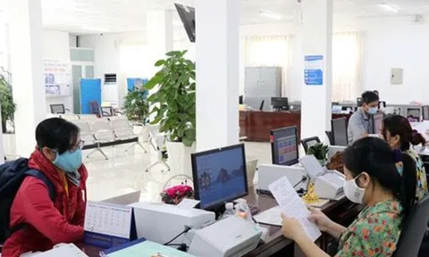 Viên chức công tác 5 năm 6 tháng có đủ điều kiện vào công chức?