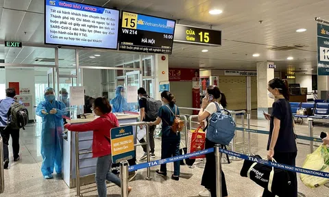 Vietnam Airlines và Traveloka đưa y bác sĩ hoàn thành nhiệm vụ chống dịch về địa phương