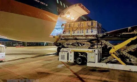 Chuyên cơ Chủ tịch nước chở hơn 1 triệu liều vắc xin COVID -19 Abdala trên đường về Việt Nam