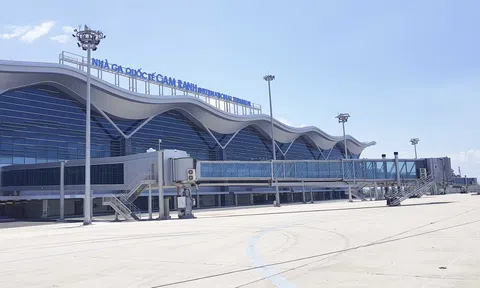 Khánh Hòa nghiên cứu đường bay thẳng đến Saint Petersburg - Nga
