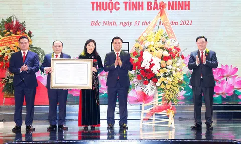 Chủ tịch Quốc hội Vương Đình Huệ dự Lễ kỷ niệm 100 năm Ngày sinh đồng chí Lê Quang Đạo và công bố Nghị quyết thành lập TP. Từ Sơn
