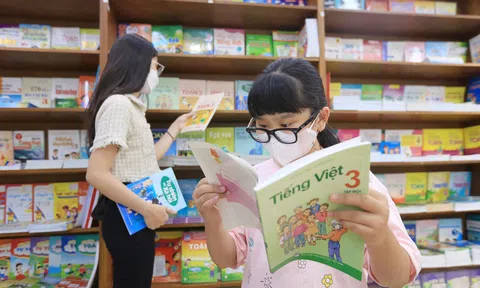 Những “ung nhọt” của ngành giáo dục: Bán sách giáo khoa “bia kèm lạc”