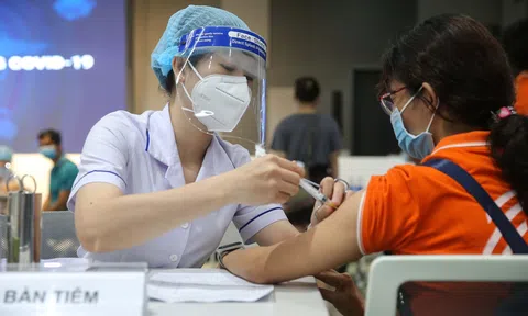 Cần thiết phải tiêm nhắc lại mũi 3, mũi 4 vaccine COVID-19 trước diễn biến mới của dịch