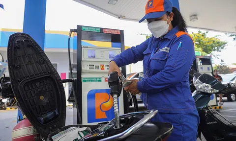 Giá xăng về quanh mốc 26.000 đồng một lít