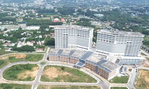 Cận cảnh Bệnh viện công lớn nhất Bình Dương, xây 10 năm vẫn chưa về đích