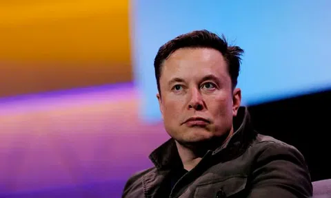 Elon Musk mất hơn 100 tỷ USD trong chưa đầy một năm