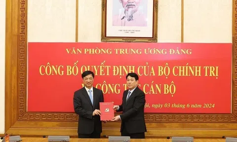 Trao Quyết định phân công ông Nguyễn Duy Ngọc làm Chánh Văn phòng TW Đảng