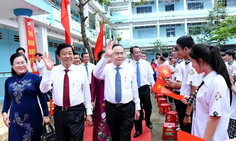 Chủ tịch Quốc hội: Ngành giáo dục Vĩnh Long là điểm sáng của vùng ĐBSCL nói riêng, cả nước nói chung