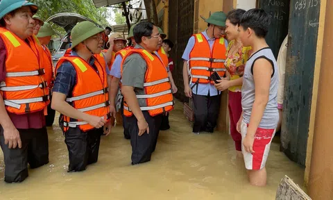 Thủ tướng về xã bị cô lập của Bắc Giang, kiểm tra công tác ứng phó mưa lũ