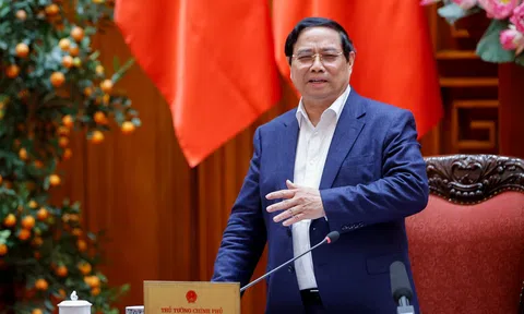 Thủ tướng: Sử dụng ngay Quỹ bình ổn giá xăng dầu; dứt khoát không để thiếu năng lượng trong mọi hoàn cảnh