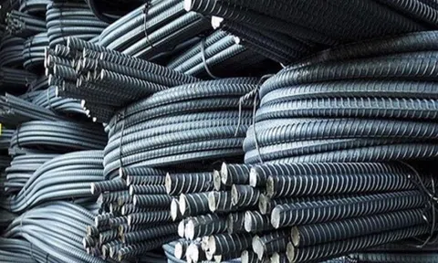 Giá thép mới nhất tiếp tục giảm thêm 410.000 đồng/tấn