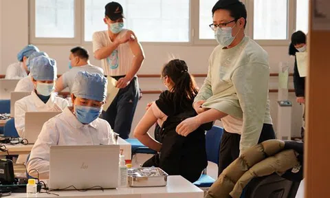 Số ca nhiễm Covid ở Anh tăng gần 20% trong một tuần