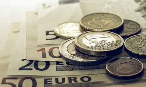 Đồng euro ngang giá đồng USD tác động ra sao tới Mỹ và châu Âu?