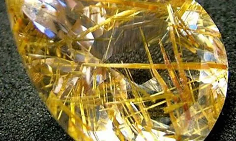 Ý nghĩa phong thủy và công dụng của đá thạch anh tóc vàng