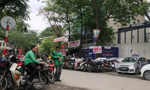Bãi trông xe trái phép mọc lên như nấm, UBND phường Giáp Bát ở đâu?