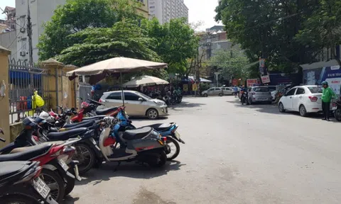 Quanh bến xe Giáp Bát: Dịch vụ trông xe không phép vô tư hoạt động