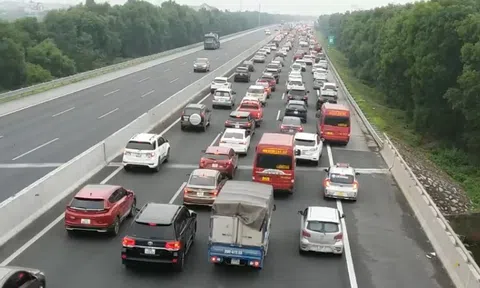 Cao tốc Hà Nội – Hải Phòng: Ùn tắc kéo dài nhưng không được xả trạm