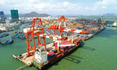 Chi tiền “khủng” để nâng cấp, mở rộng  cảng Quy Nhơn