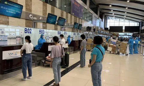 Gần 200 y bác sĩ của 11 đoàn y tế tiếp tục vào Nam chống dịch trên chuyến bay đặc biệt