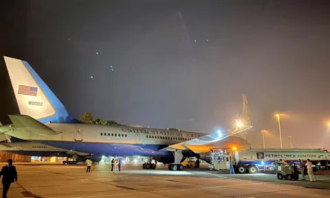 Petrolimex Aviation tra nạp nhiên liệu cho đoàn chuyên cơ Phó Tổng thống Mỹ