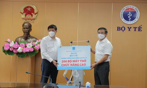 Petrovietnam trao tặng 200 máy thở dòng cao điều trị bệnh nhân Covid-19
