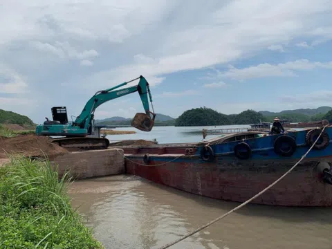Quảng Ninh: Nhiều cảng, trạm trộn bê tông không phép “bức tử” vịnh Bái Tử Long