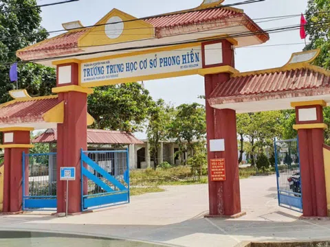 Thừa Thiên- Huế: Doanh nghiệp tài trợ rút lui, dãy phòng học tiền tỷ nằm “dở dang”