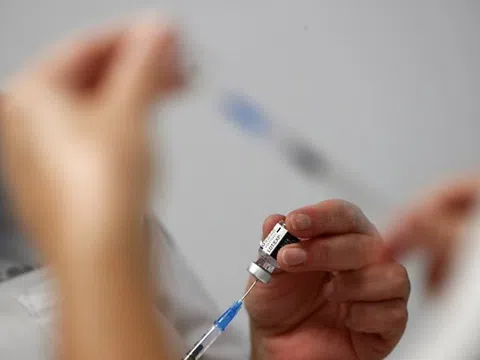 Nhật Bản phát triển vaccine phòng Omicron, Nga nâng cấp Sputnik V