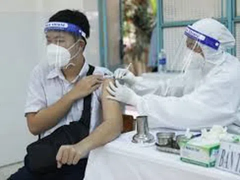 Thủ tướng chỉ đạo đẩy nhanh tiêm vaccine phòng COVID-19 mũi 3, mũi 4