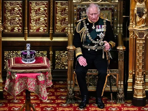 Thái tử Charles kế nhiệm ngai vàng sau khi Nữ hoàng Anh Elizabeth II qua đời