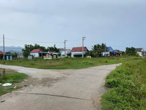 Nhiều địa phương ở Khánh Hòa, Quảng Nam tạm dừng tách thửa, hiến đất làm đường