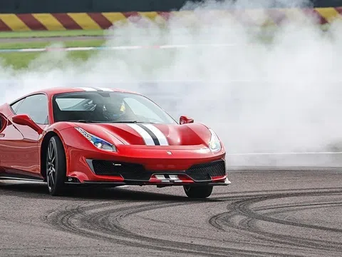 Hệ thống Ferrari Dynamic Enhancer trên 488 Pista là gì? Thăng hoa hay là cạm bẫy cho các cú drift?