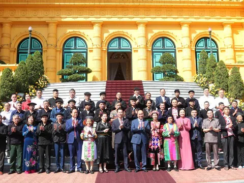 Chủ tịch nước mong Hà Giang "sống trên đá, thoát nghèo trên đá và tiến tới làm giàu trên đá"