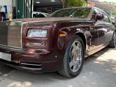 Rolls-Royce Phantom Sacred Fire bước vào cuộc đấu giá lần thứ 4 với mức giảm lên đến 7,6 tỷ đồng