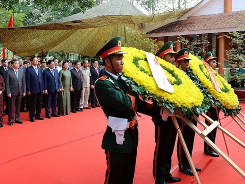 Thủ tướng Phạm Minh Chính dâng hương tưởng niệm đồng chí Huỳnh Tấn Phát