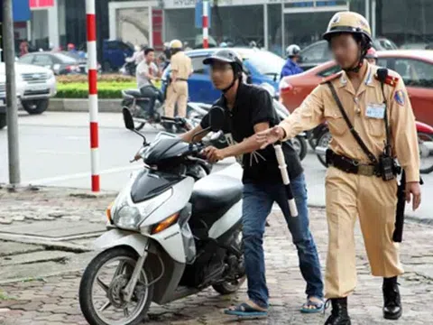 Uống rượu bia dắt xe máy có thể "né" phạt nồng độ cồn không?