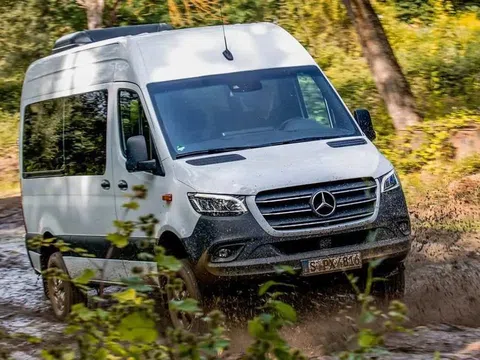 Mercedes-Benz triệu hồi gần 53.000 chiếc Sprinter do lỗi có thể gây cháy xe