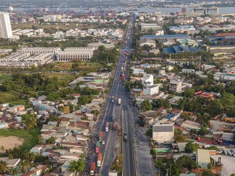 Cảng Cát Lái “ngộp thở”, TP.HCM đề xuất xây đường 12 làn xe để “giải cứu”