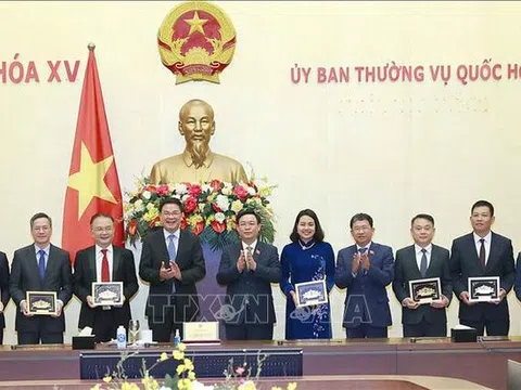 Chủ tịch Quốc hội Vương Đình Huệ tiếp trưởng các cơ quan đại diện ngoại giao Việt Nam ở nước ngoài