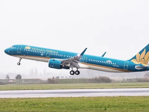 Vietnam Airlines đình chỉ 4 tiếp viên nghi ngờ mang theo chất cấm