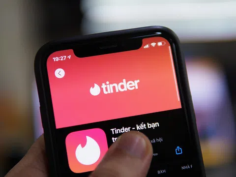 Tiết lộ cách kiếm tiền từ những lần hẹn hò trên Tinder, nàng YouTuber khiến cư dân mạng nổi đóa