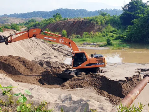 Giá cát “nhảy múa”, tăng gấp đôi, gấp ba