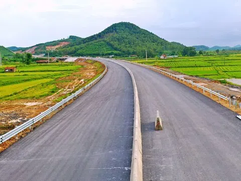 Sắp thông xe tuyến cao tốc dài 50km qua hai tỉnh Thanh Hóa và Nghệ An