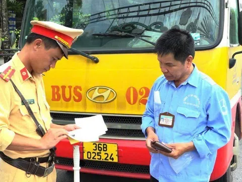 Thanh Hóa đồng loạt kiểm tra ô-tô kinh doanh vận tải