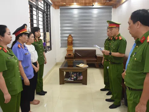 Khởi tố, bắt tạm giam 2 cán bộ Sở (nguyên Giám đốc và nữ Kế toán trưởng) tham ô tài sản