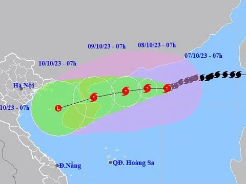 Bão số 4 giật cấp 15, di chuyển chậm, hướng vào Vịnh Bắc Bộ