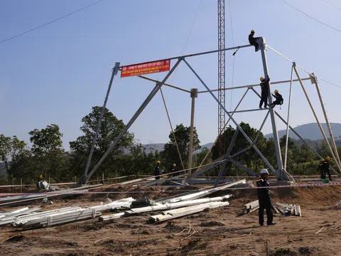 Bộ trưởng Bộ Công Thương vừa chỉ đạo với các địa phương có dự án điện 1 tỷ USD đi qua